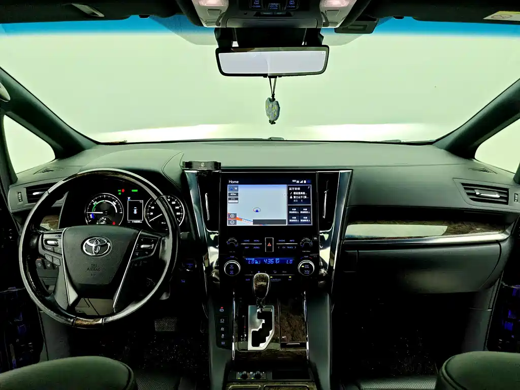 Toyota Vellfire — миниатюра 10