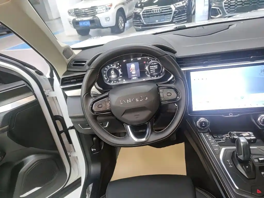 Lynk & Co 01 — миниатюра 11