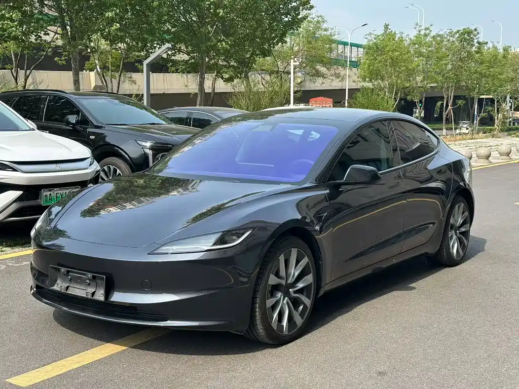 Tesla Model 3 2024