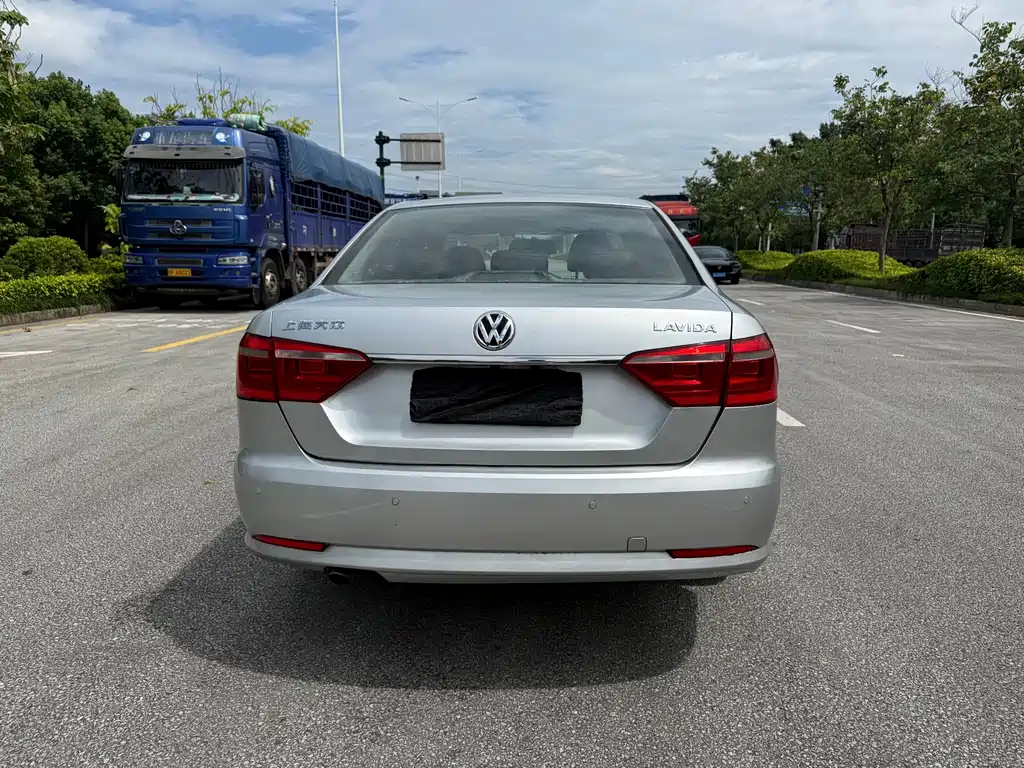 Volkswagen Lavida — миниатюра 5