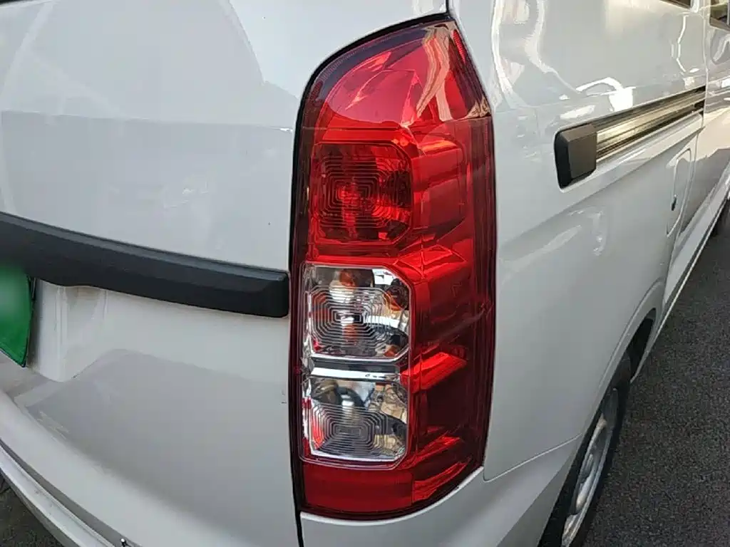 Wuling Hongguang V — миниатюра 8