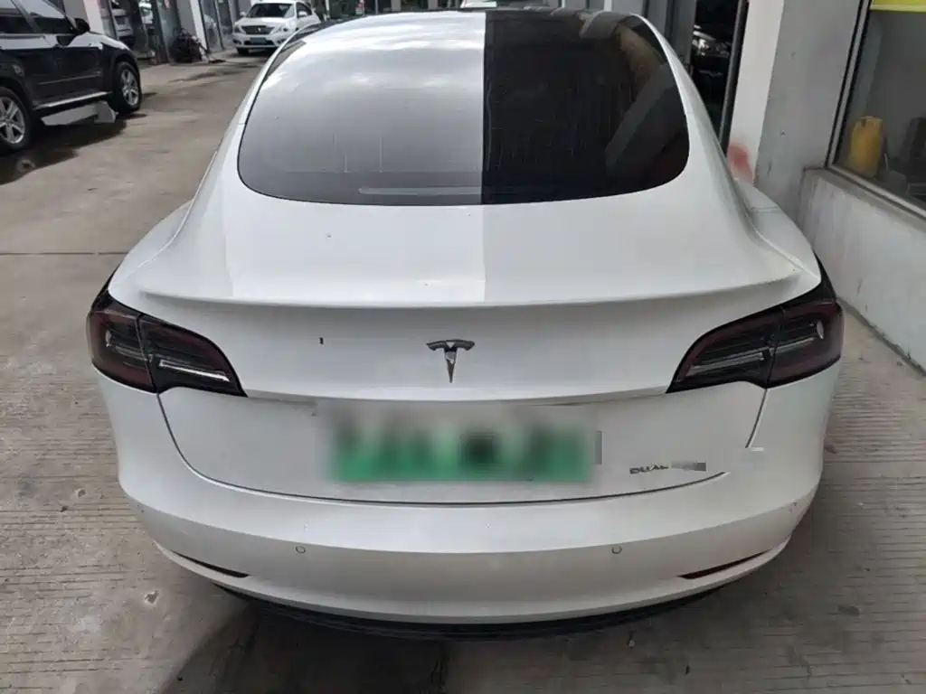 Tesla Model 3 — миниатюра 6