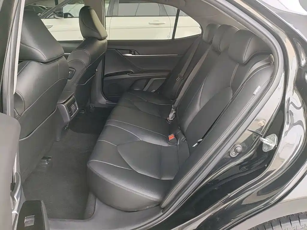 Toyota Camry — миниатюра 17