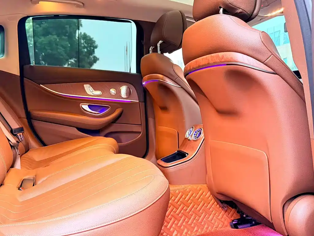 Mercedes-Benz E-Class — миниатюра 8