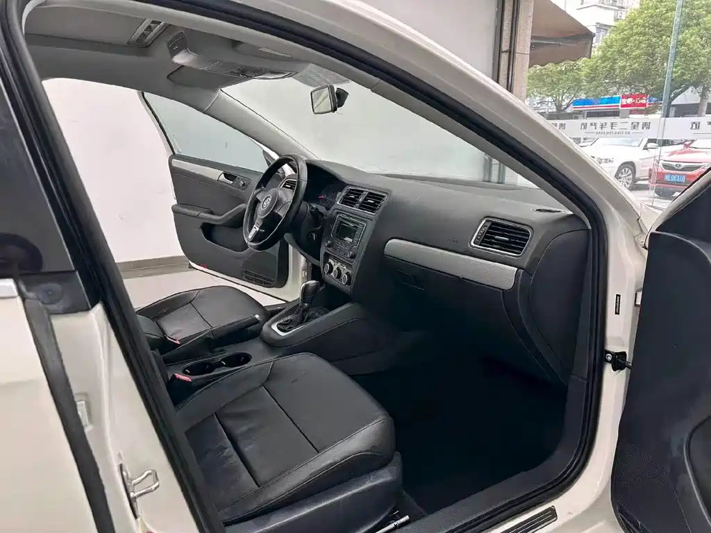 Volkswagen Sagitar — миниатюра 4