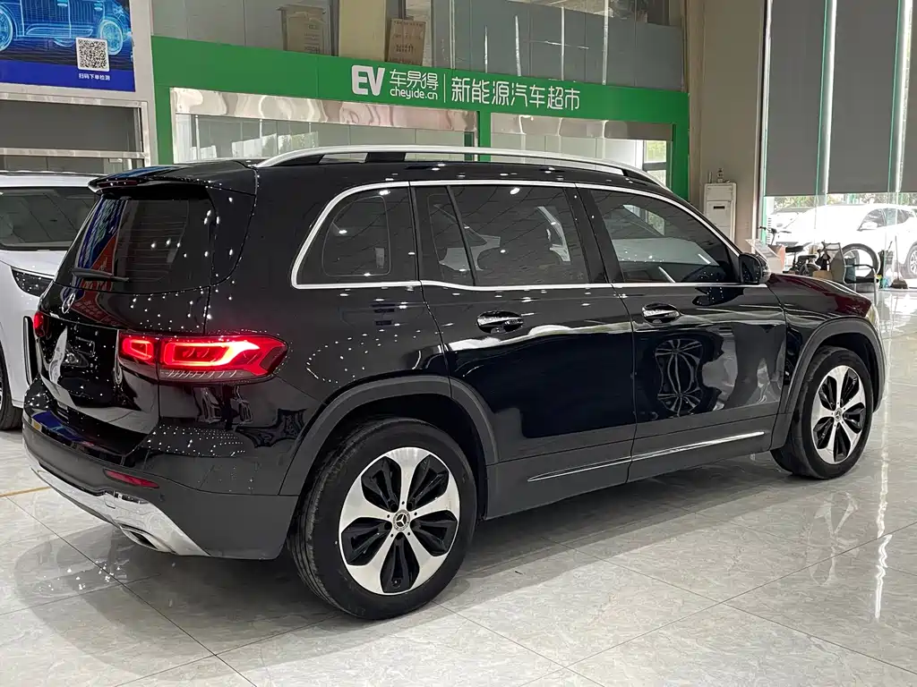 MERCEDES-BENZ GLB
