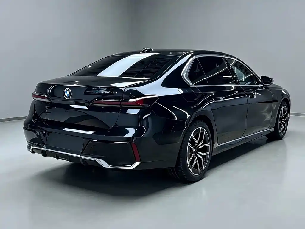 BMW 7 Series — миниатюра 6