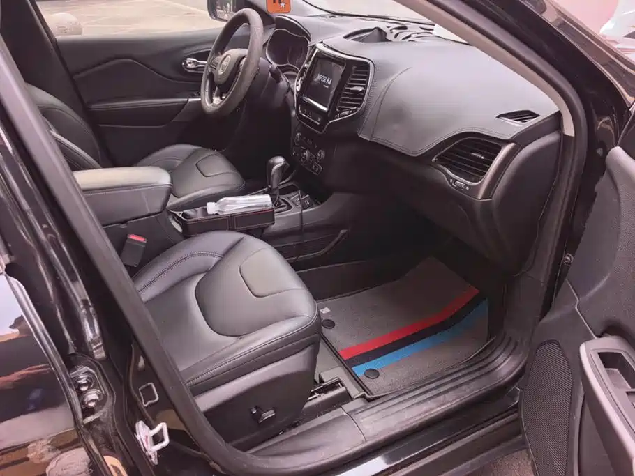 Jeep Cherokee — миниатюра 8