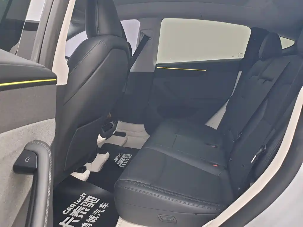 Tesla Model Y — миниатюра 15