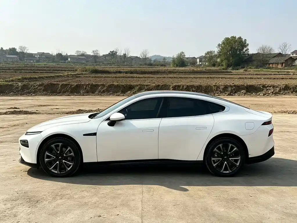 XPeng P7 — миниатюра 2