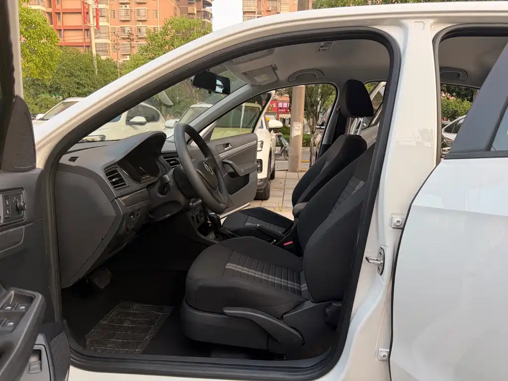 Volkswagen Lavida — миниатюра 4
