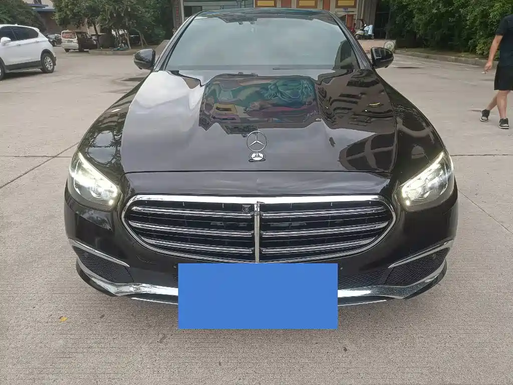 Mercedes-Benz E-Class — миниатюра 2