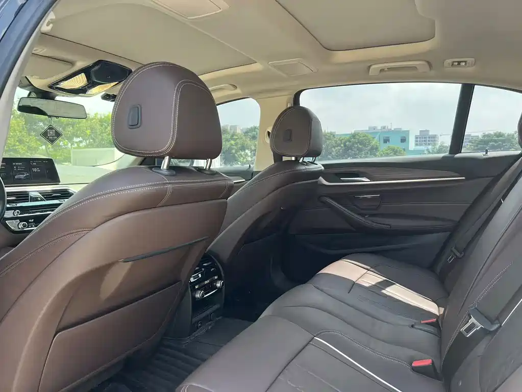 BMW 5 Series New Energy — миниатюра 6