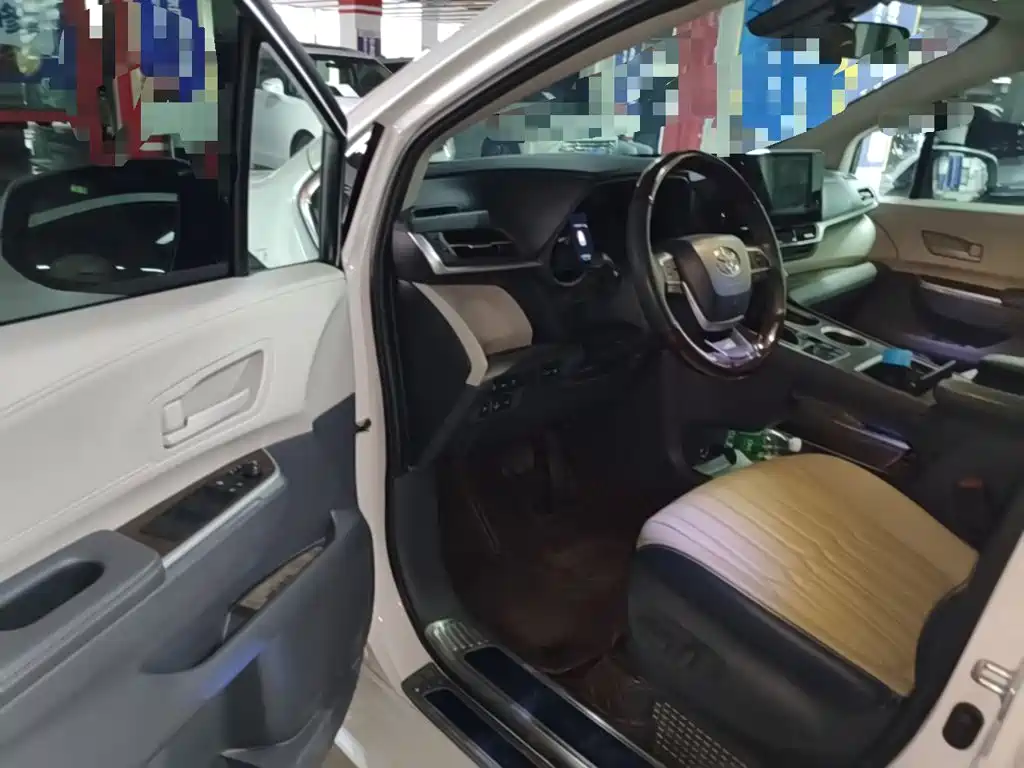 Toyota Sienna — миниатюра 16