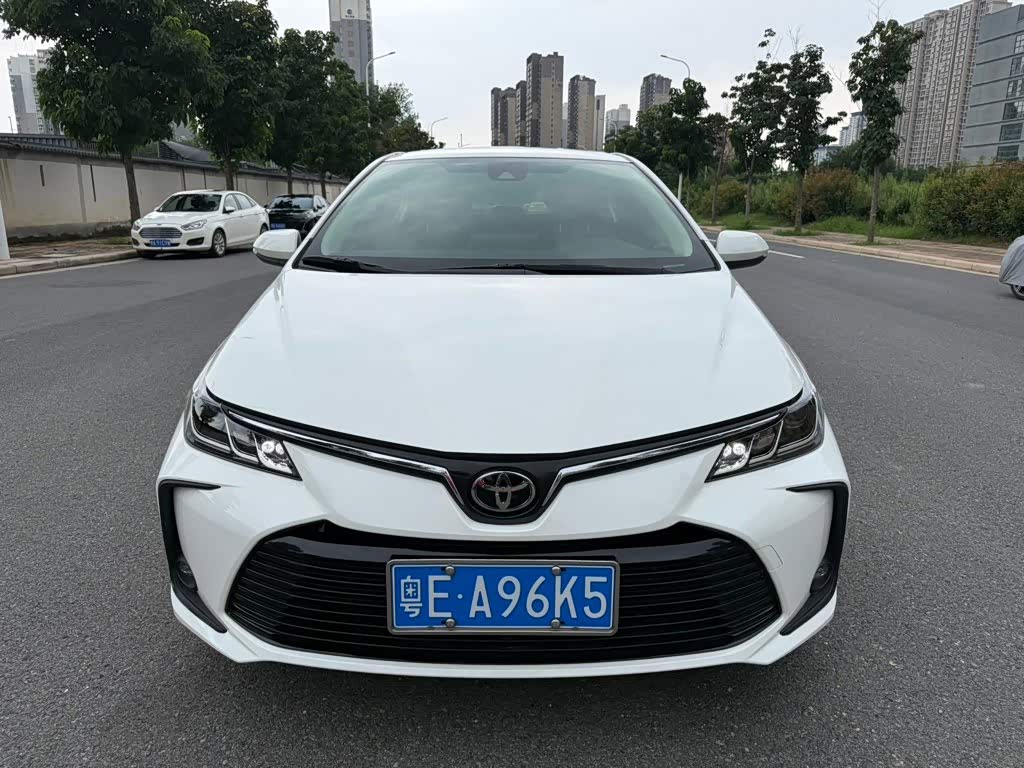 Toyota Corolla 1.2 л 2022 г. Белый, пробег 29000 км