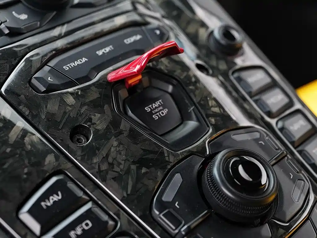 LAMBORGHINI AVENTADOR