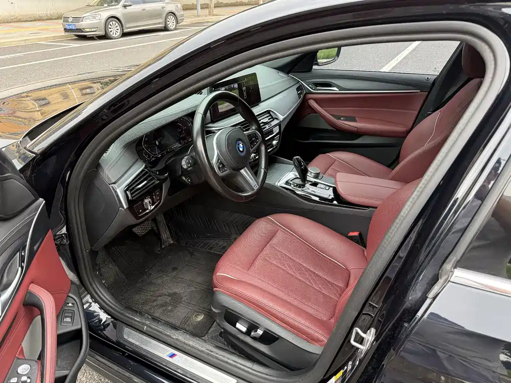 BMW 5 Series New Energy — миниатюра 8