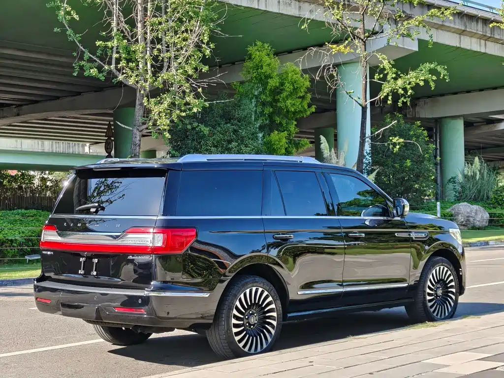 Lincoln Navigator — миниатюра 5