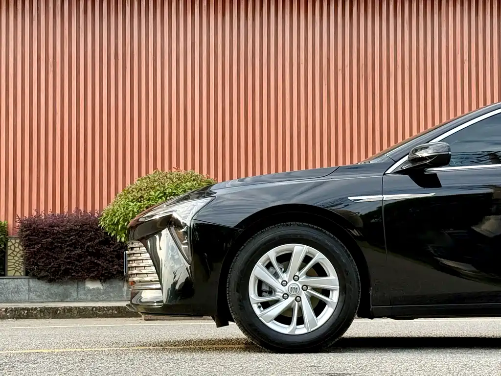 Buick LaCrosse — миниатюра 3