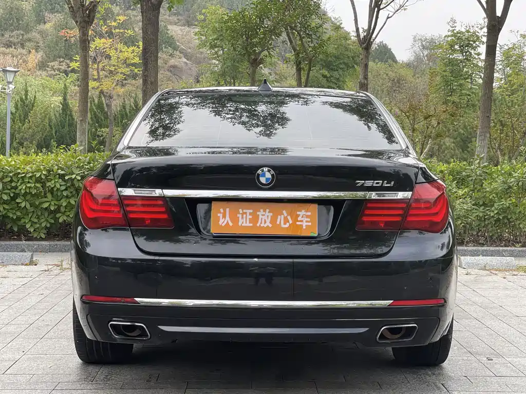 BMW 7 Series — миниатюра 8