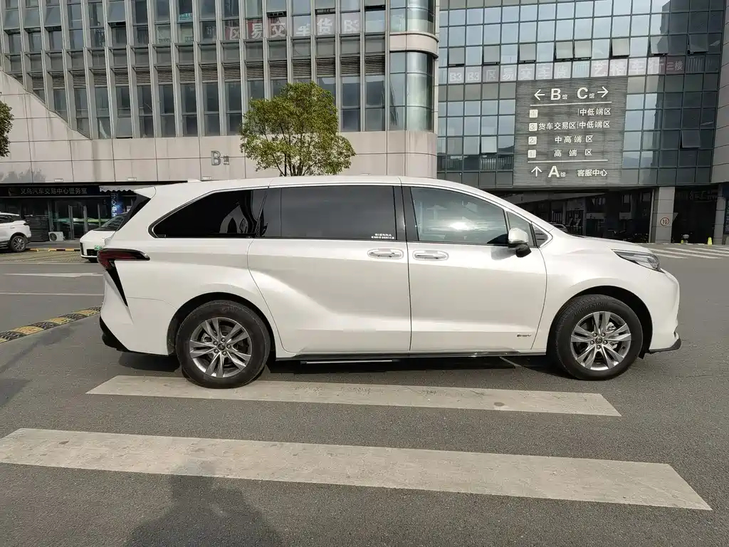 TOYOTA SIENNA