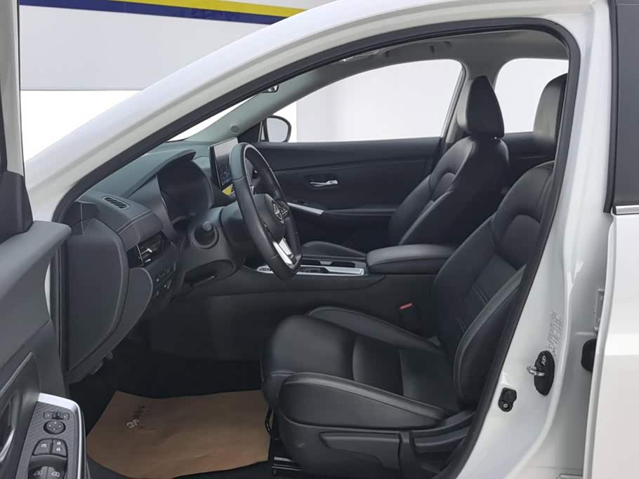 Nissan Sylphy 1.6 л 2024 г. Белый, пробег 45900 км
