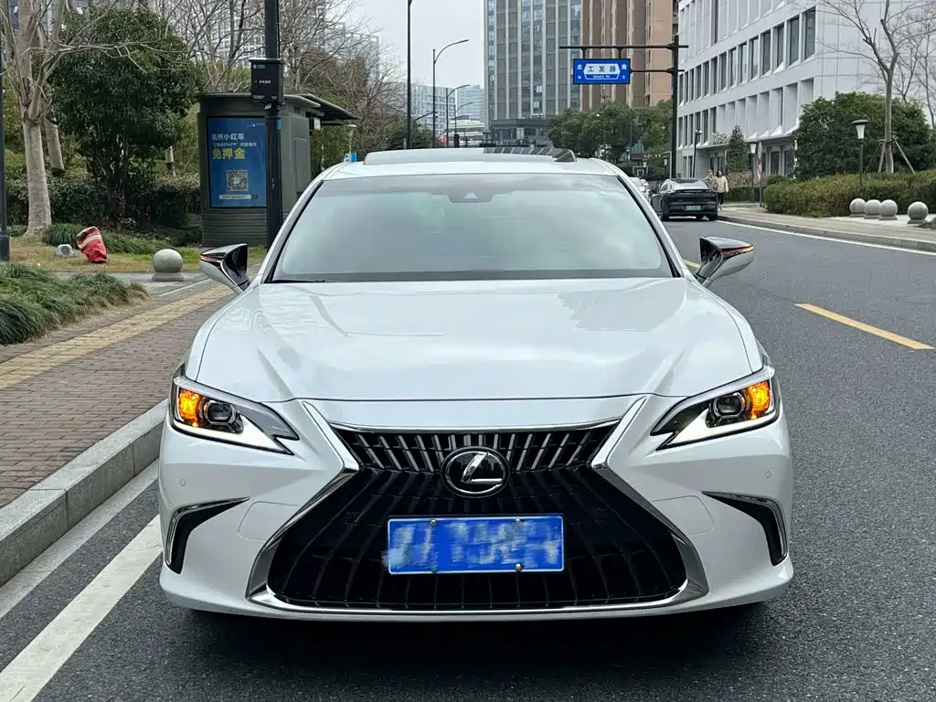 Lexus ES — миниатюра 2