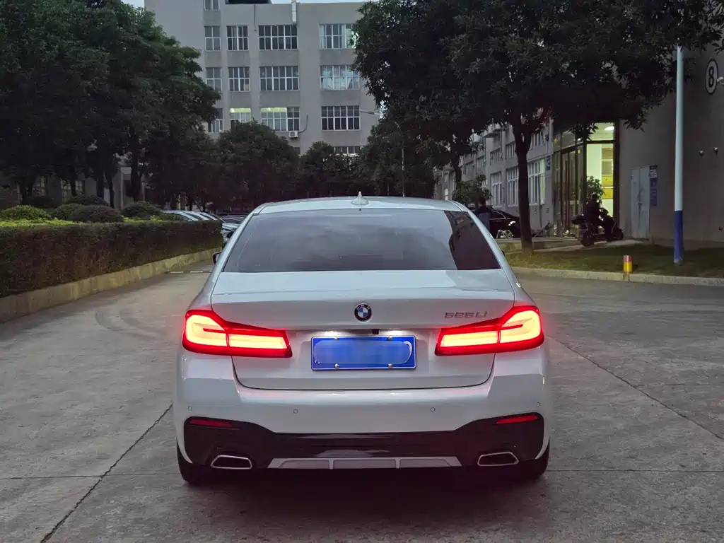 BMW 5 Series — миниатюра 5