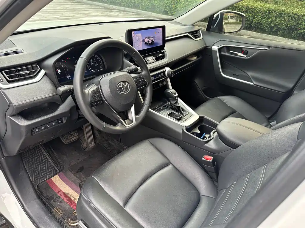 Toyota RAV4 — миниатюра 9