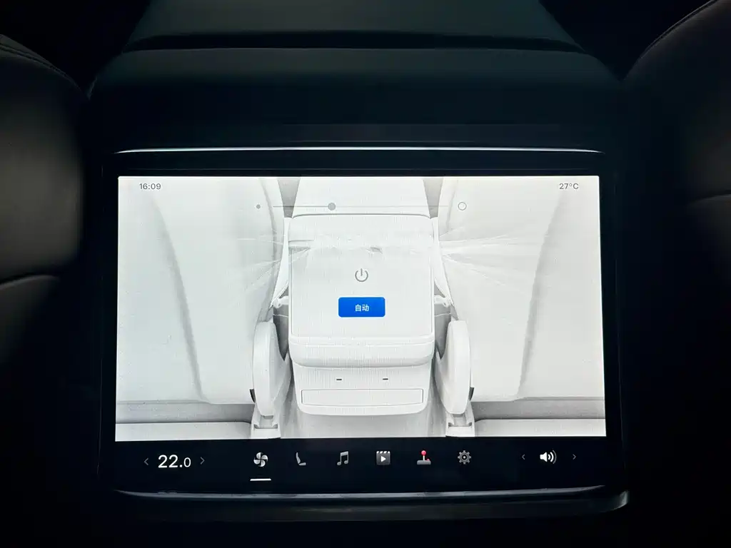 Tesla Model X — миниатюра 12