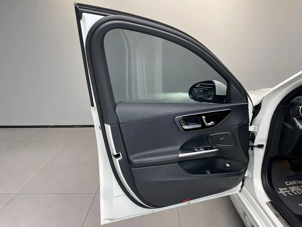 Mercedes-Benz C-Class — миниатюра 9