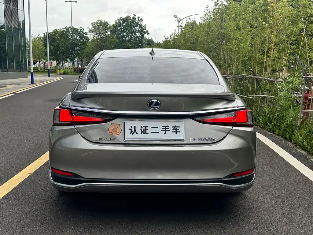 Lexus ES — миниатюра 5