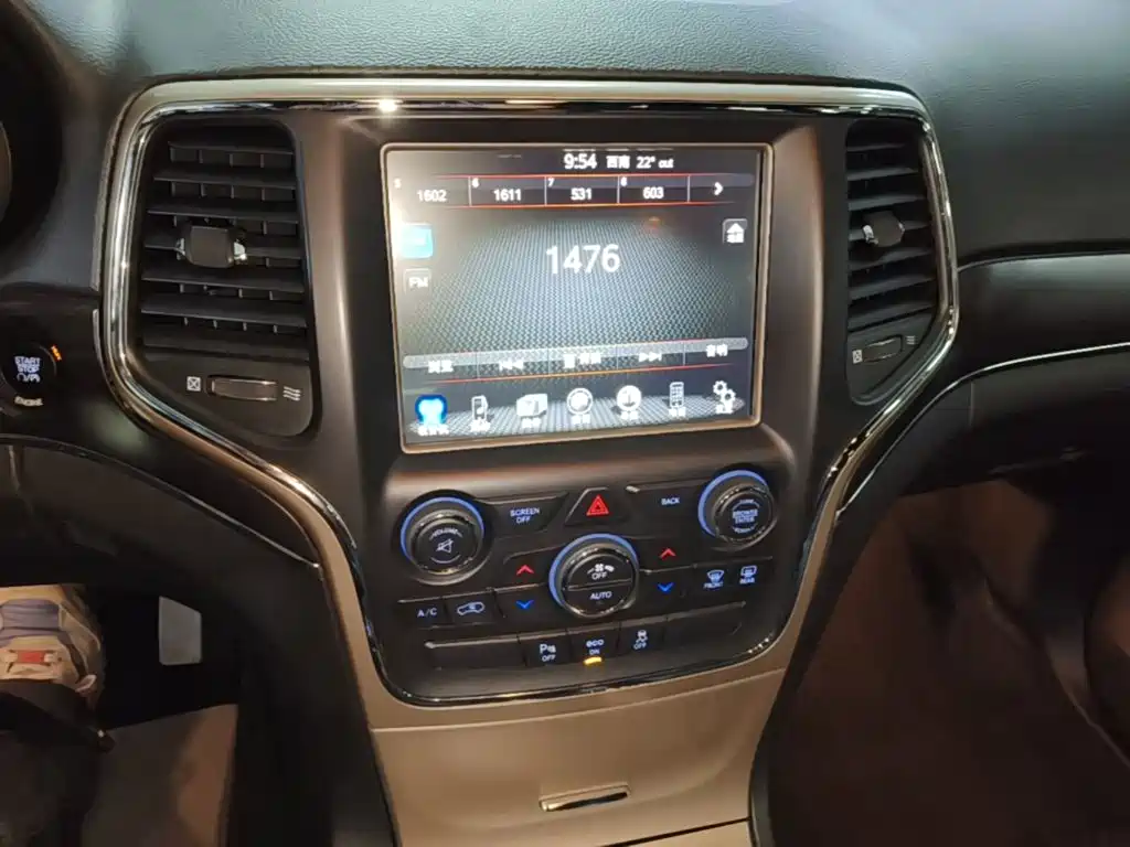 Jeep Grand Cherokee (Import) — миниатюра 13