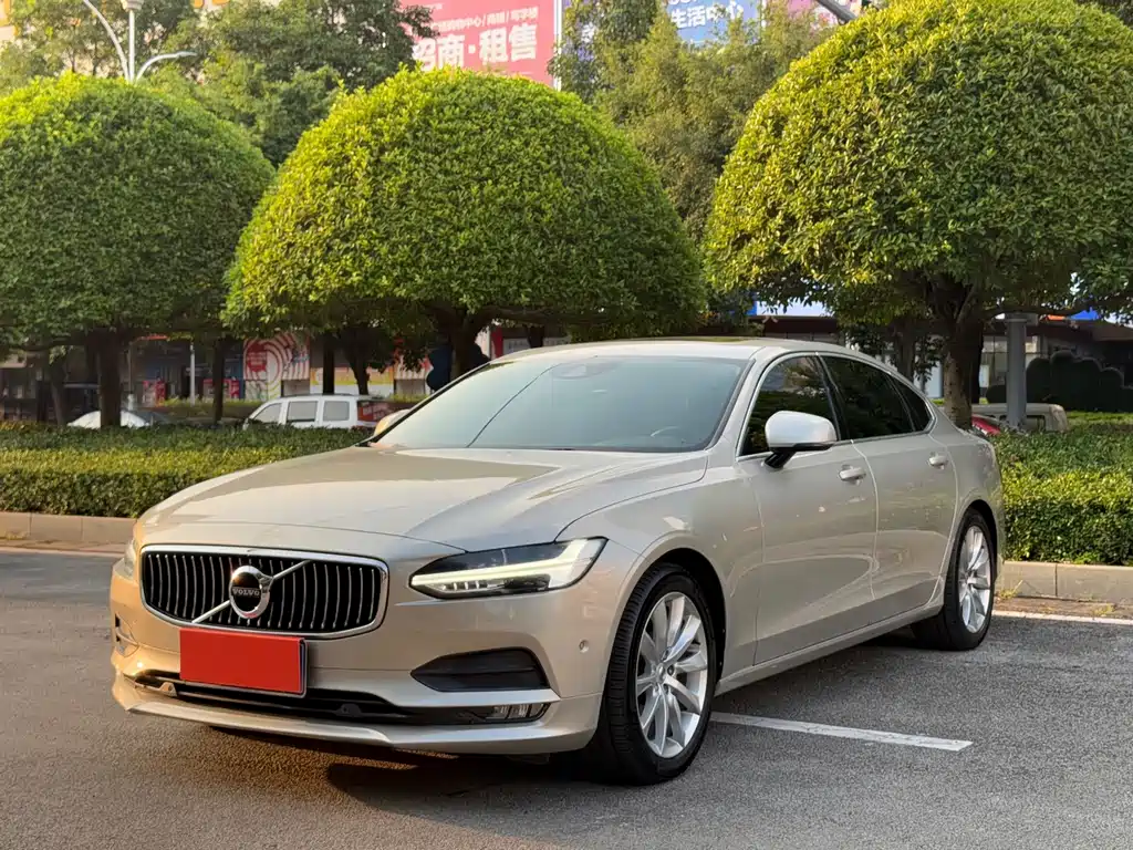 Volvo S90
