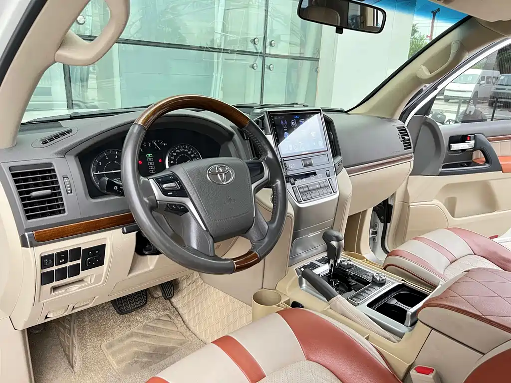 Toyota Land Cruiser — миниатюра 10