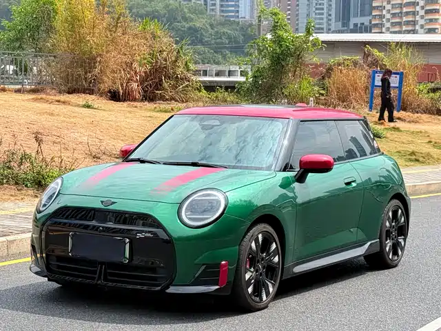 MINI ELECTRIC  JCW 2025