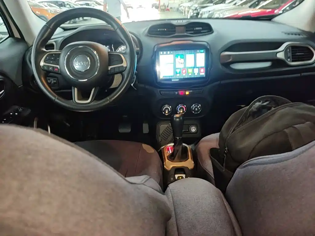 Jeep Renegade — миниатюра 10
