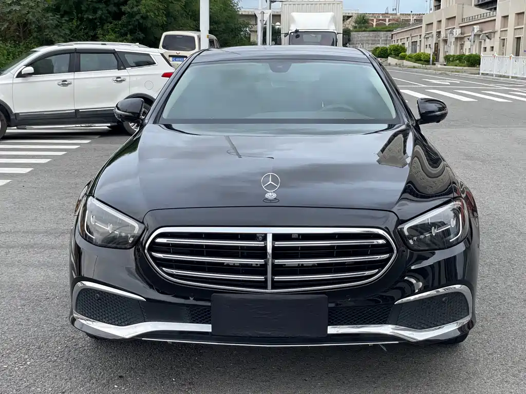 Mercedes-Benz E-Class — миниатюра 2