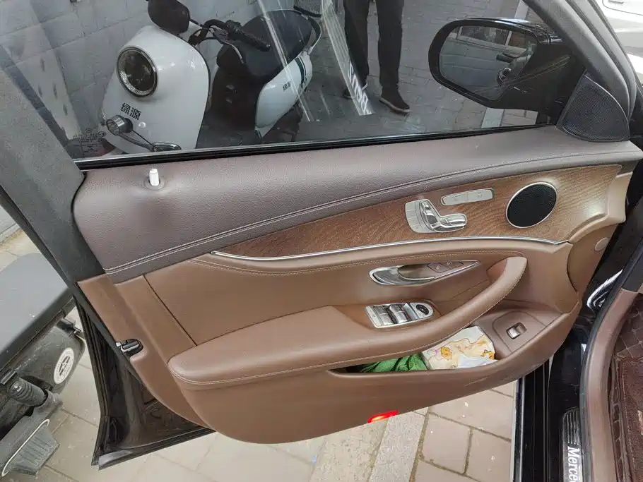 Mercedes-Benz E-Class — миниатюра 7