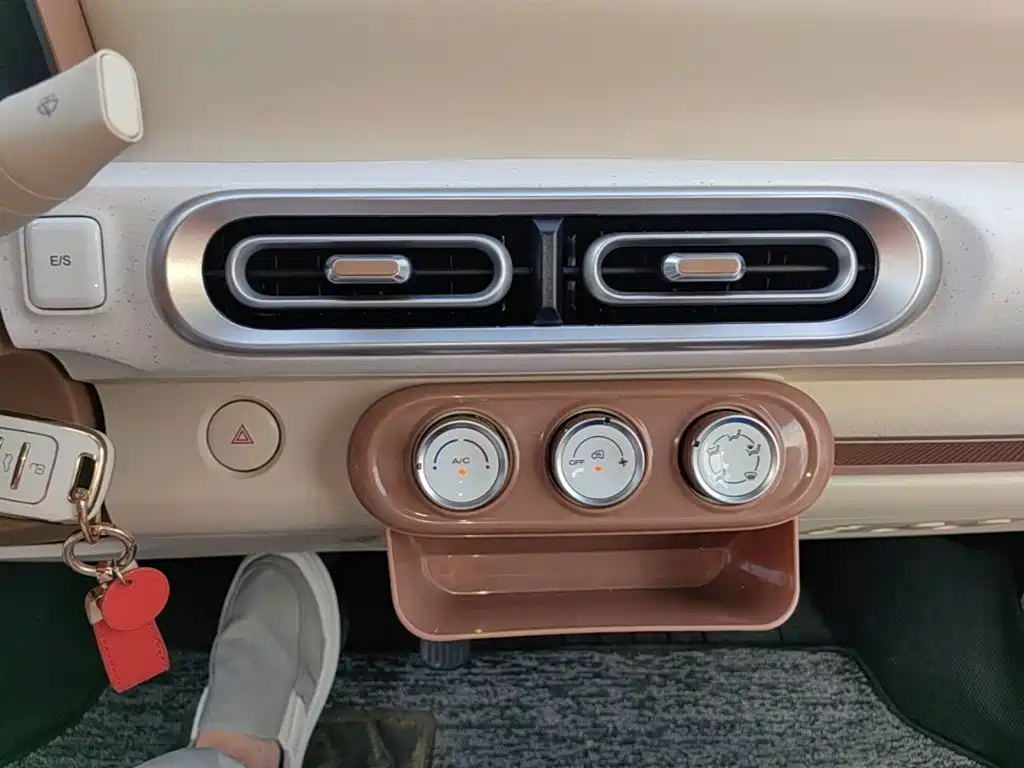 Wuling MINIEV — миниатюра 13