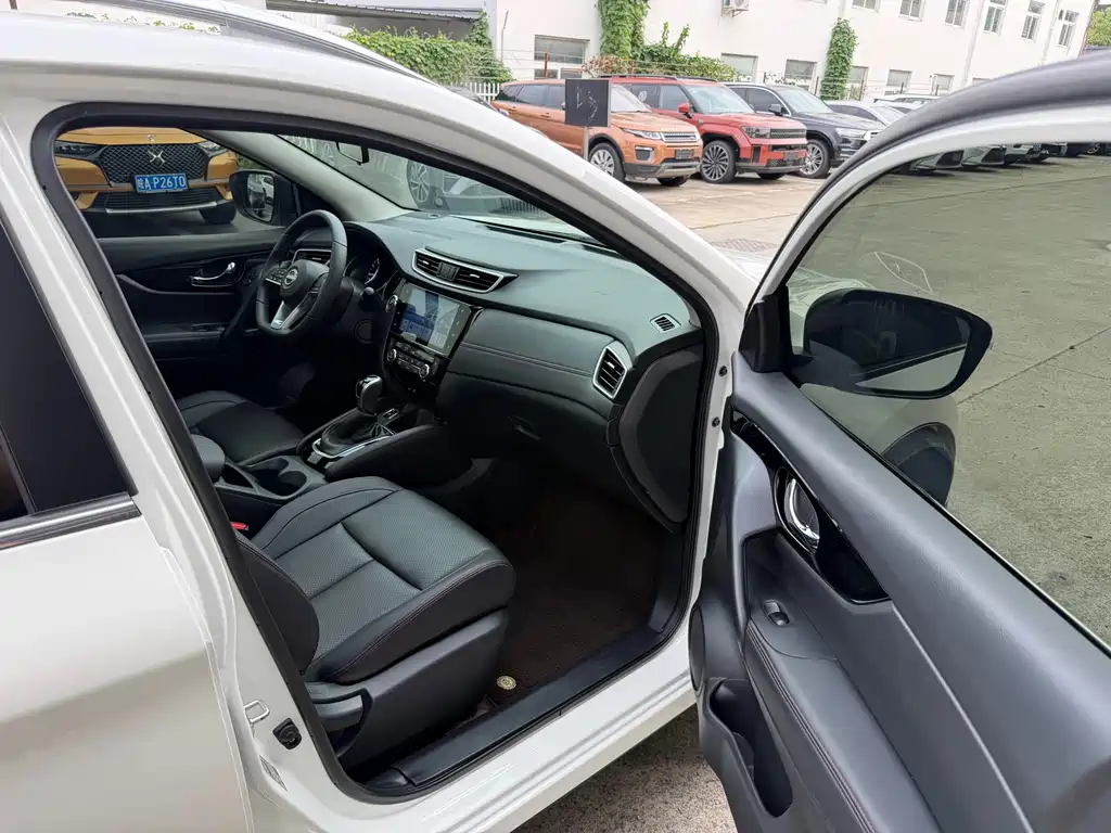 Nissan Qashqai — миниатюра 8