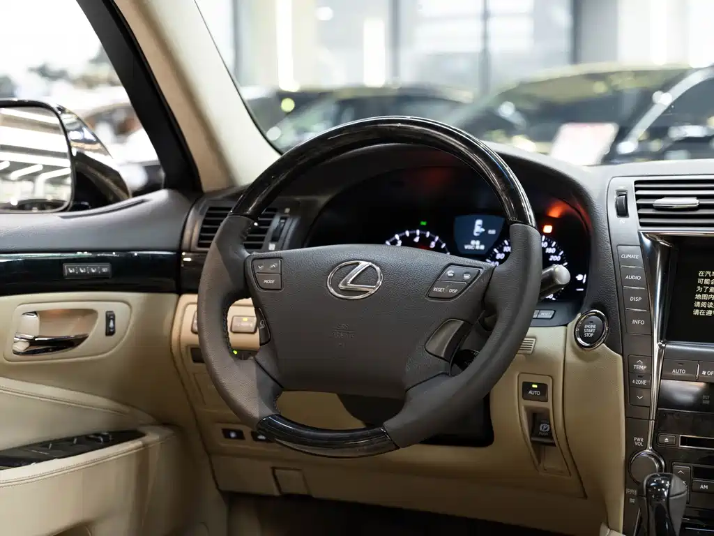 Lexus LS — миниатюра 14