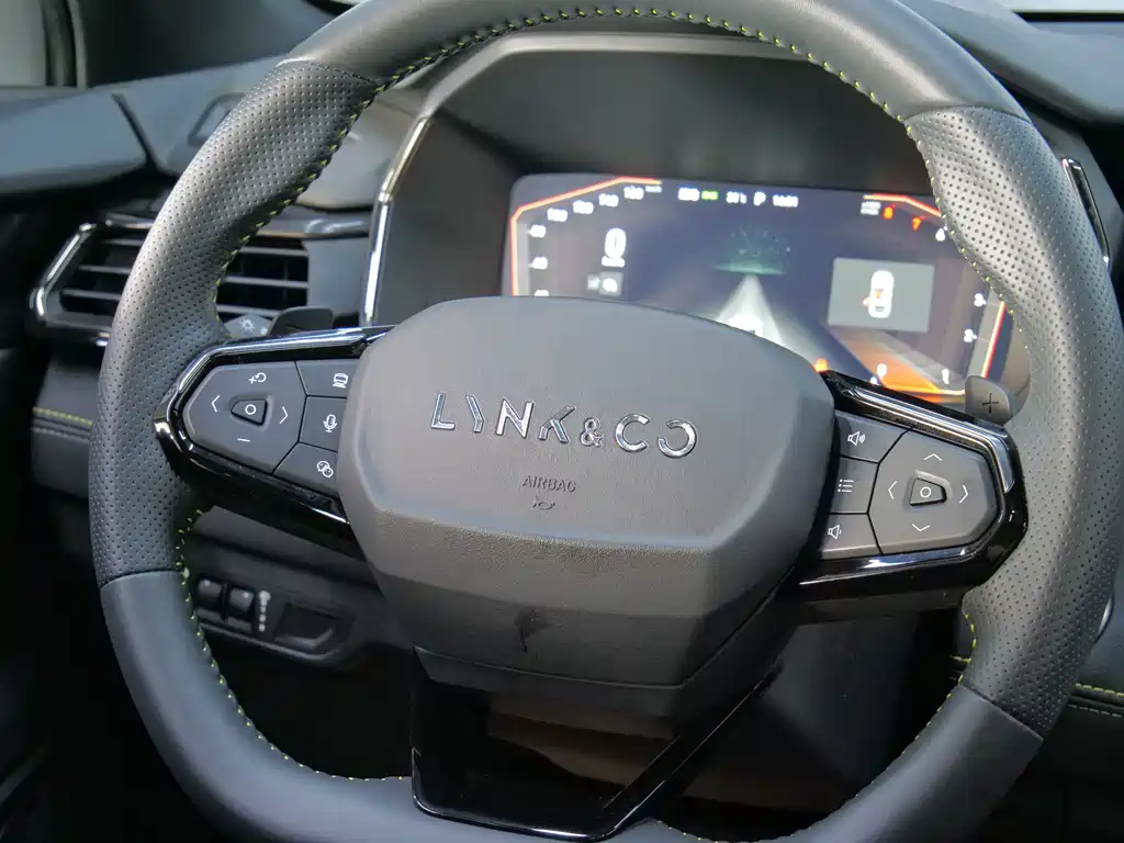 Lynk & Co 06 — миниатюра 14