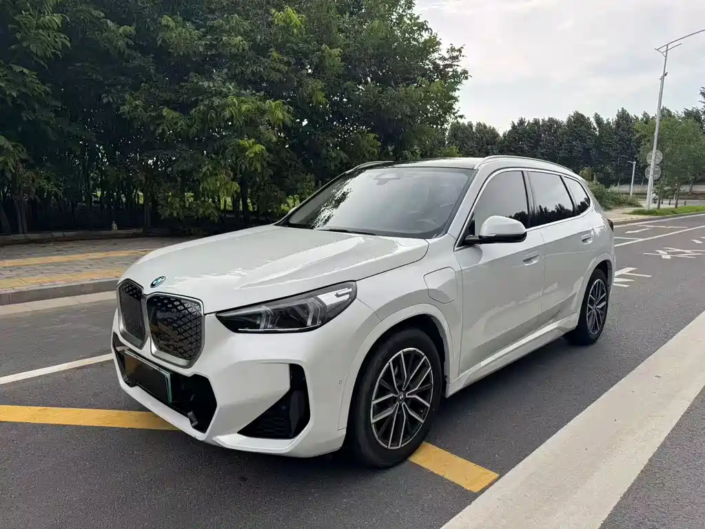 BMW iX1