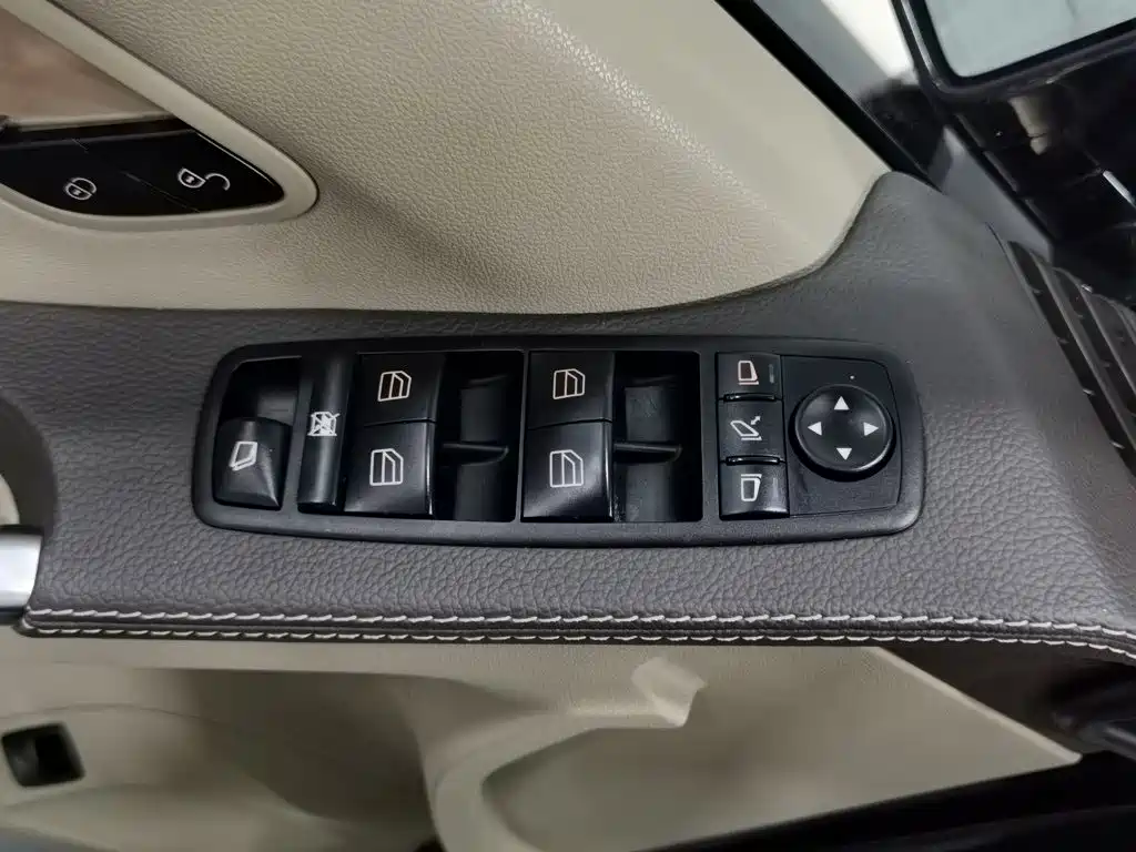 Mercedes-Benz R-Class — миниатюра 9