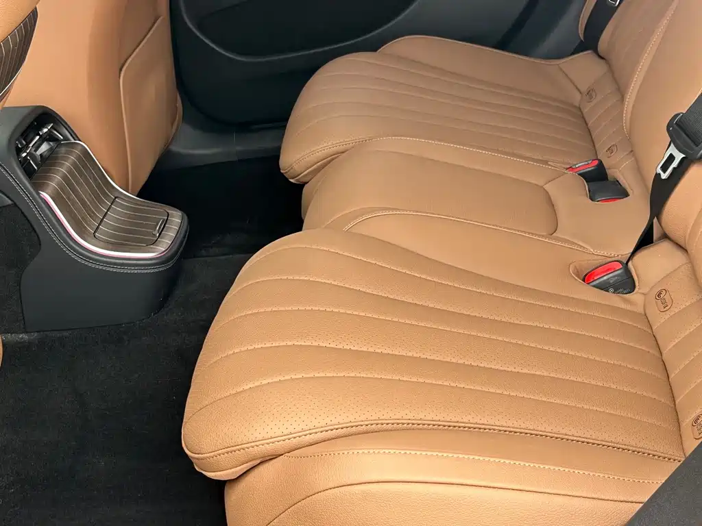 Mercedes-Benz E-Class — миниатюра 8