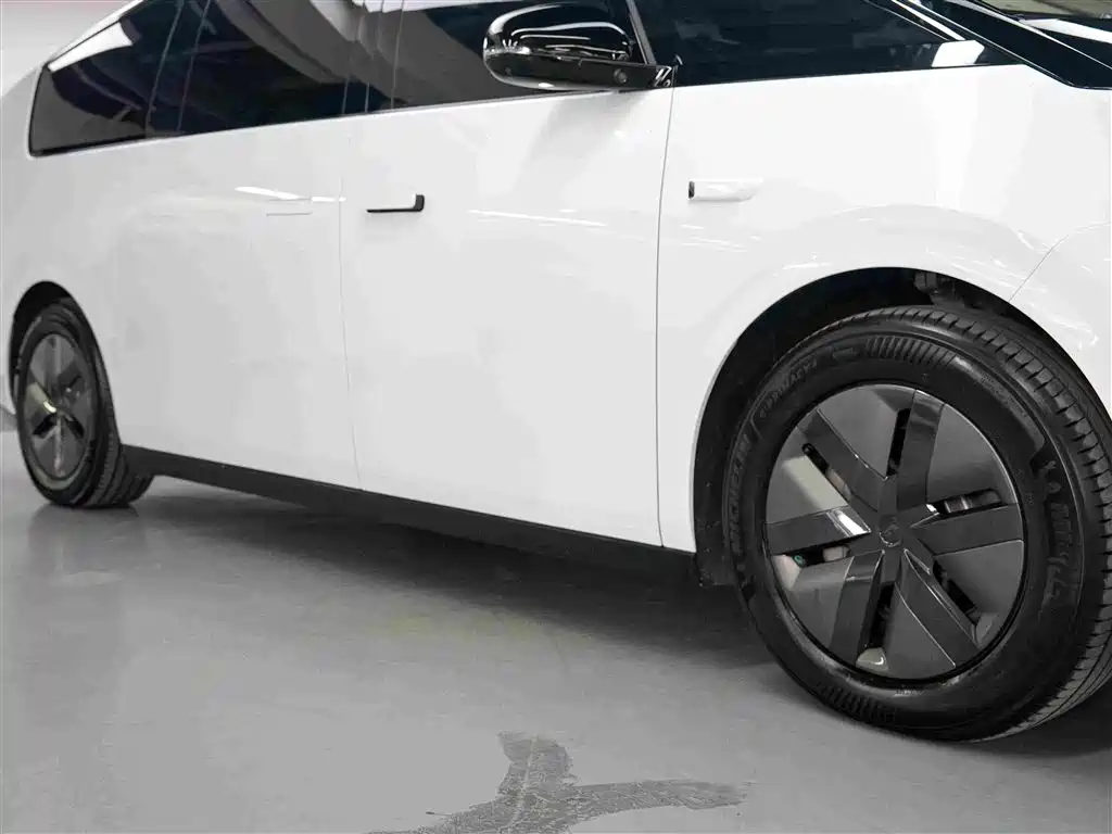 Li Auto Li MEGA — миниатюра 16