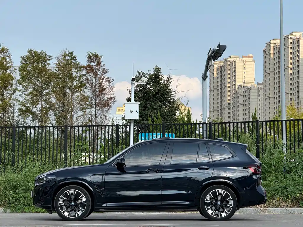 BMW iX3 — миниатюра 2