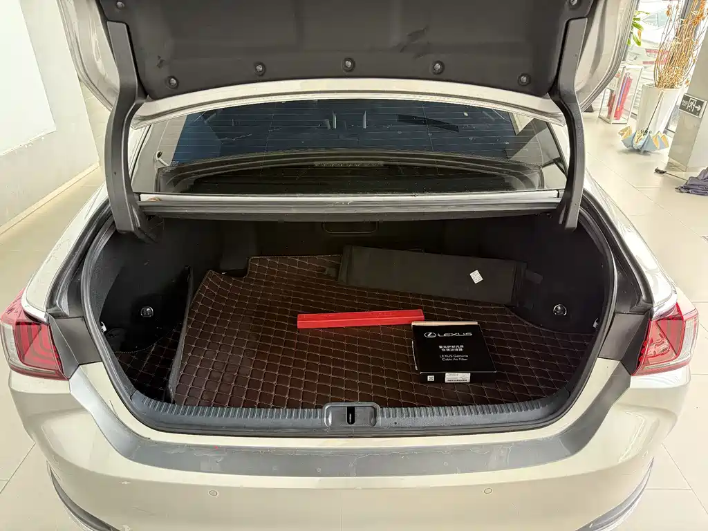 Lexus ES — миниатюра 15