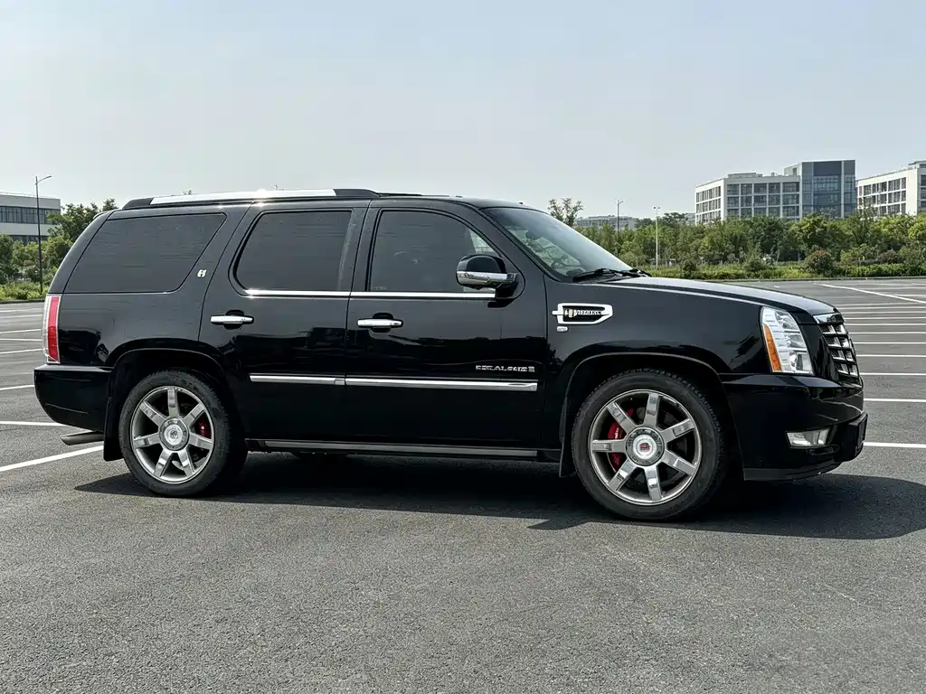Cadillac Escalade — миниатюра 3